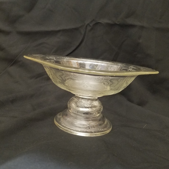 Federal Glass Madrid Pattern Clear Glass Pedestal Bowl - Picture 3 of 6